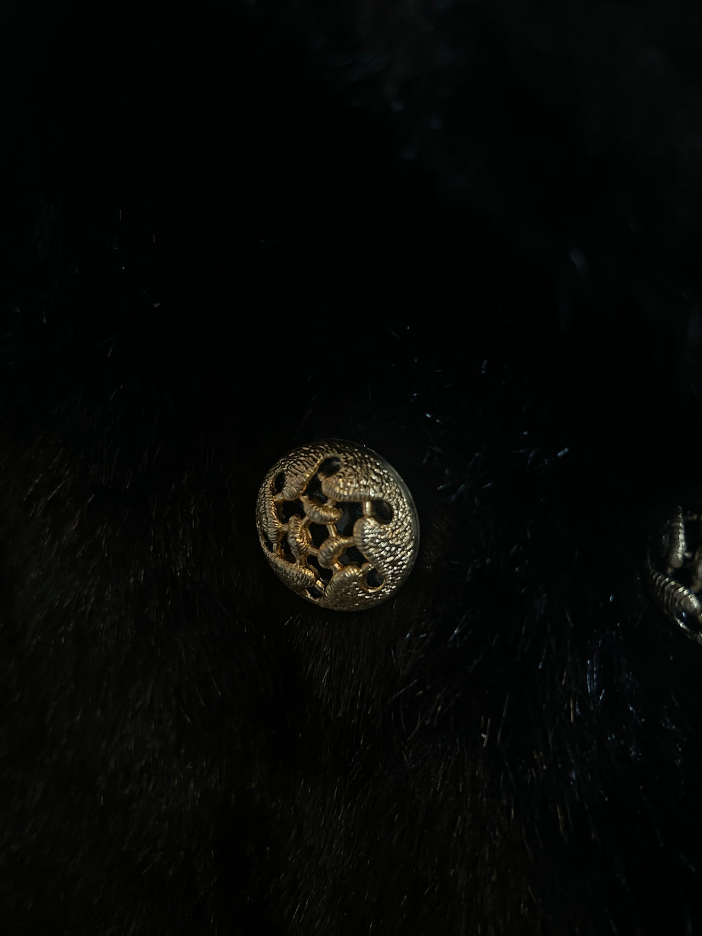 Fourrure avec détails dorés (M)